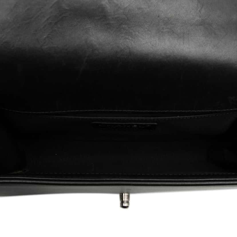 Chanel Old Medium Quilted Lambskin Boy Flap Black Leather Good condition - Model View