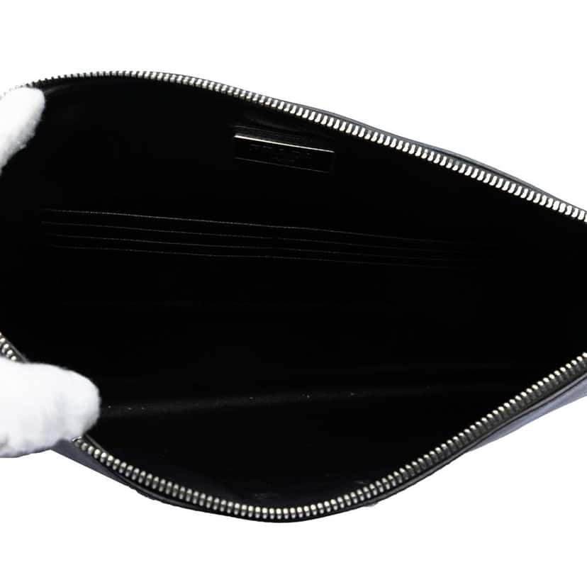 Prada Saffiano Clutch Black Leather Very good condition - Model View