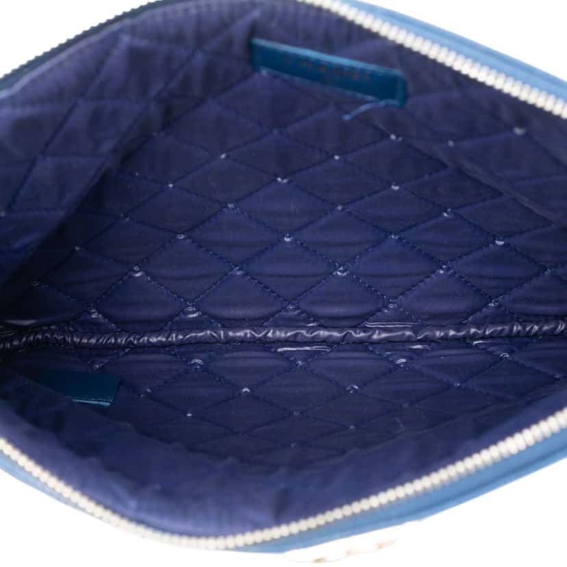 Chanel Medium Quilted Caviar Boy O Case Clutch Blue Leather Very good condition - Model View