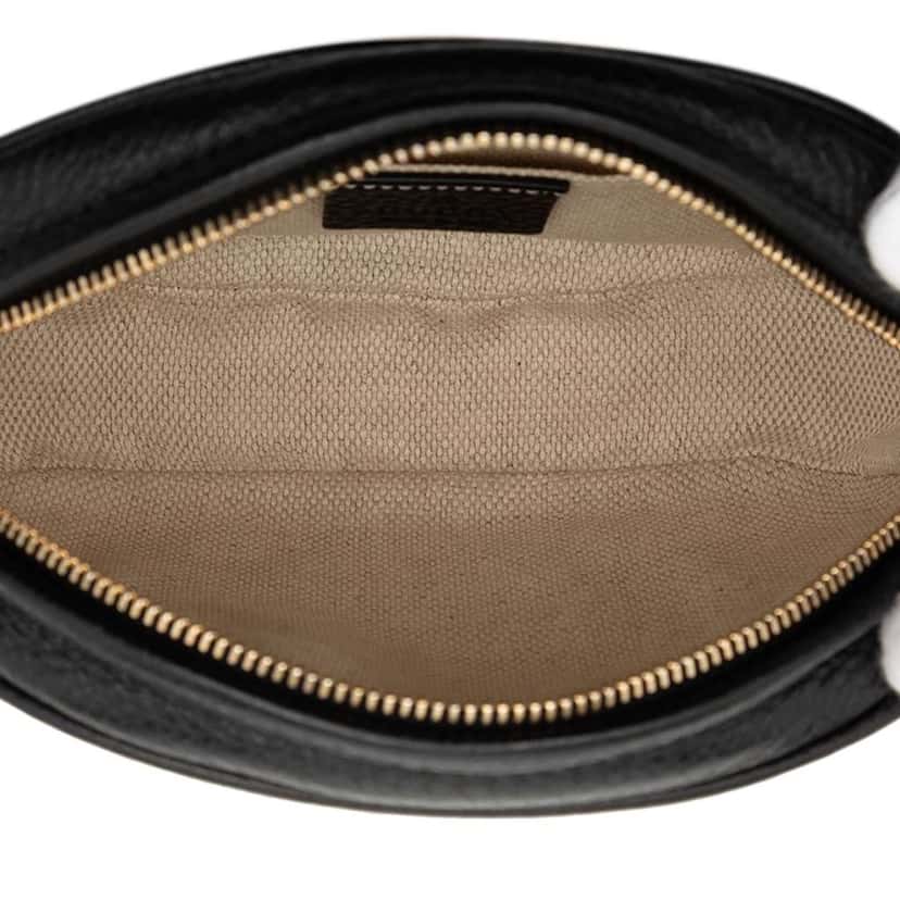 Gucci Mini Pebbled Calfskin Soho Chain Crossbody Black Leather Good condition - Model View