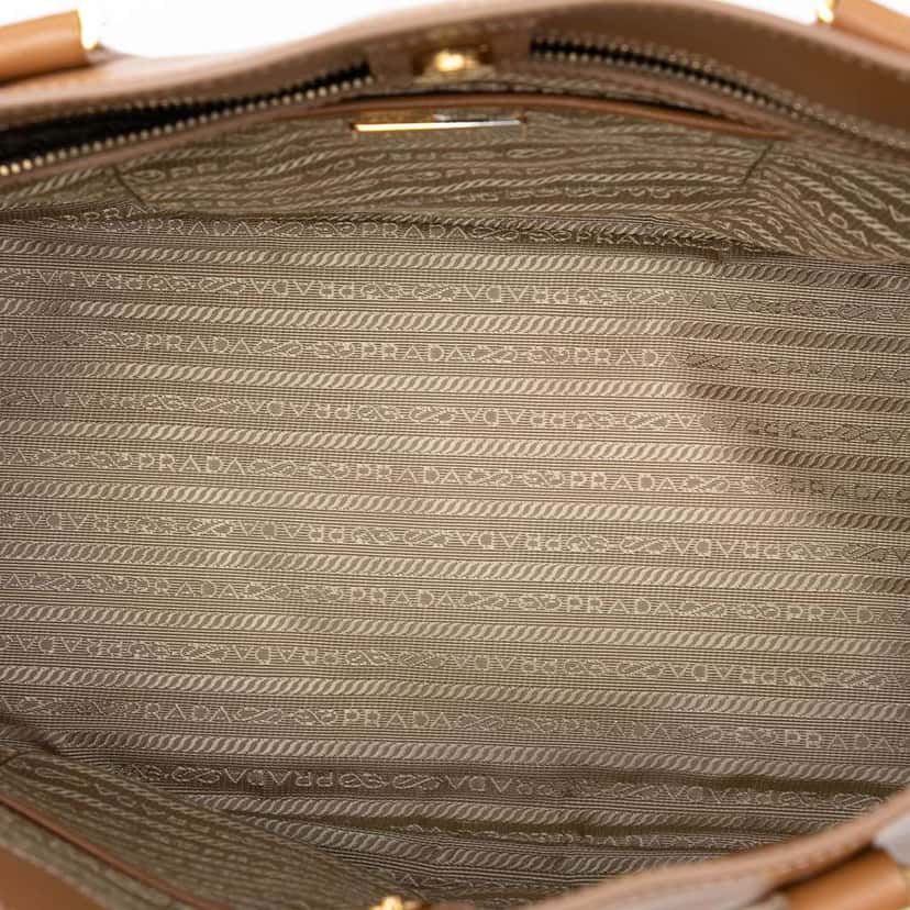 Prada Large Saffiano Lux Galleria Tote Brown Leather Good condition - Model View