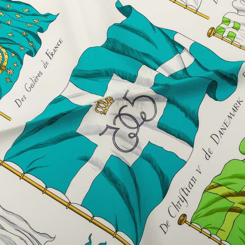 Hermès Pavois Silk Scarf 90 White Silk Good condition - Model View