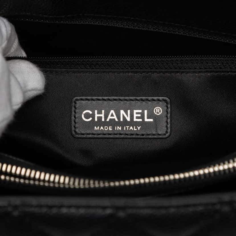 Chanel Caviar Grand Shopping Tote Black Leather Good condition - Box View