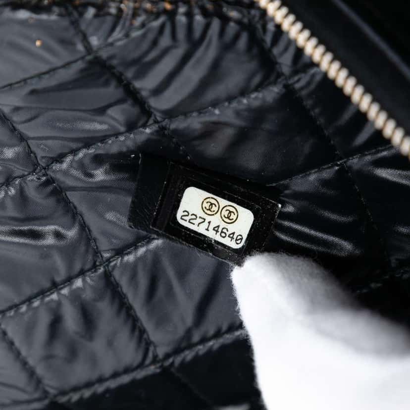 Chanel Medium Quilted Caviar Boy O Case Clutch Black Leather Good condition - Box View