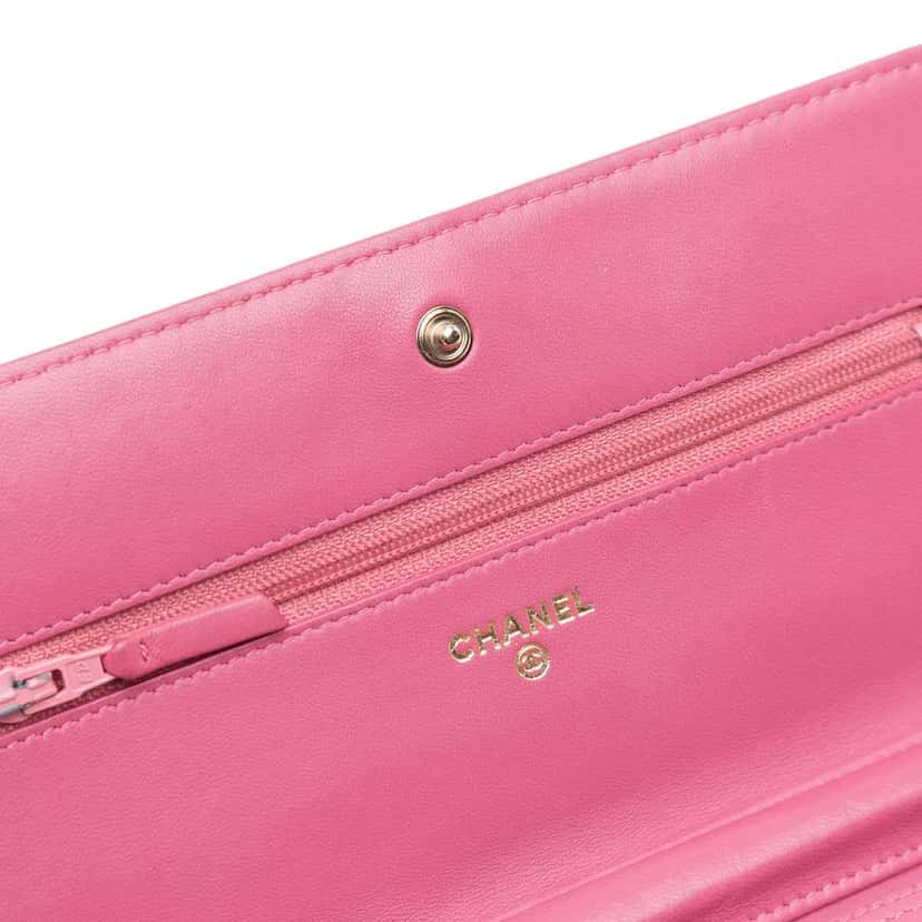 Chanel CC Embossed Lambskin Camellia Wallet On Chain Pink Leather Good condition - Box View