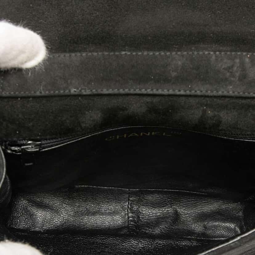 Chanel CC Suede Tassel Crossbody Black Leather Very good condition - Model View