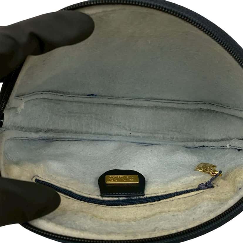 Gucci Micro GG Supreme Crossbody Grey Canvas Good condition - Model View