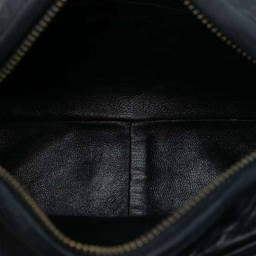 Chanel Mini CC Quilted Lambskin Tassel Camera Bag Black Leather Good condition - Model View