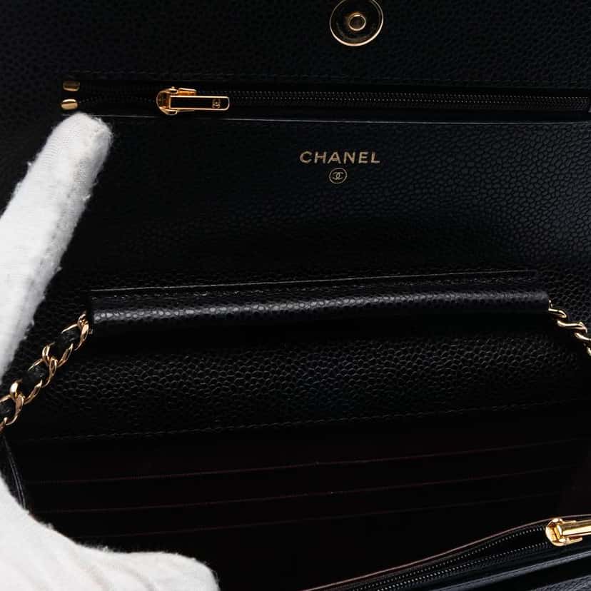 Chanel CC Quilted Caviar Wallet on Chain Black Leather Good condition - Model View