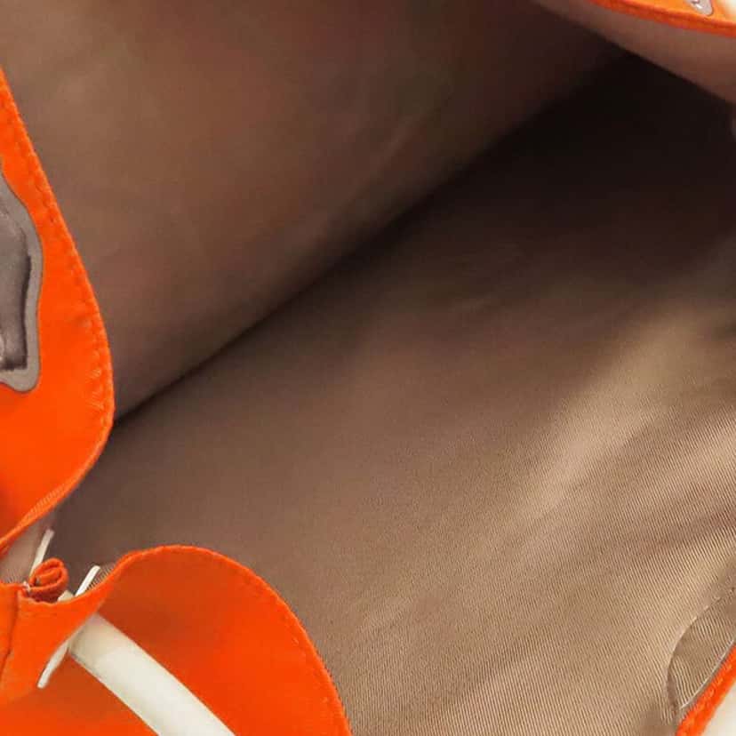 Hermès Silk and Barenia Vif Argent Silky City 38 Orange Silk Good condition - Model View