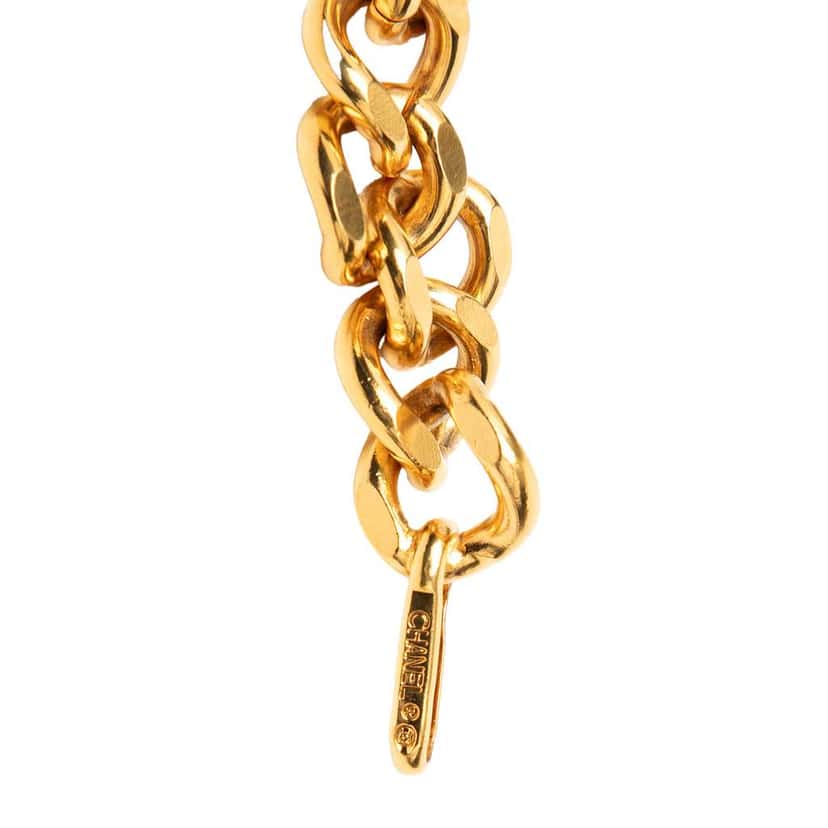 Chanel Gold Plated CC Medallion Chain Belt Gold Metal Very good condition - Model View