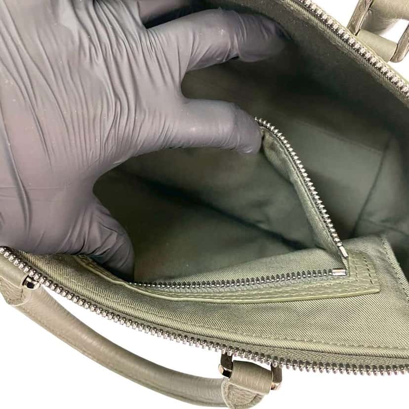 Dior Gravity Leather Weekender 25 Green Leather Good condition - Model View
