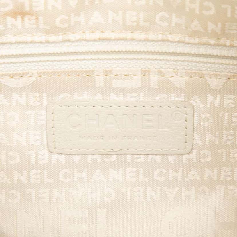 Chanel Mini Caviar Choco Bar Handbag White Leather Good condition - Box View