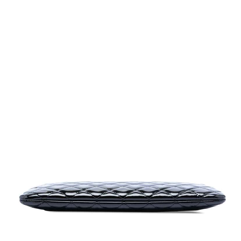 Chanel Medium Quilted Patent O Case Clutch Black Leather Good condition - Inside View
