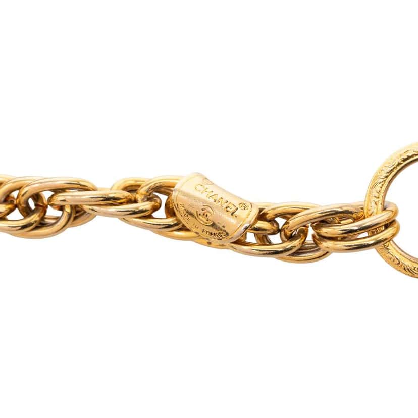 Chanel Gold Plated CC Medallion Pendant Necklace Gold Metal Good condition - Model View
