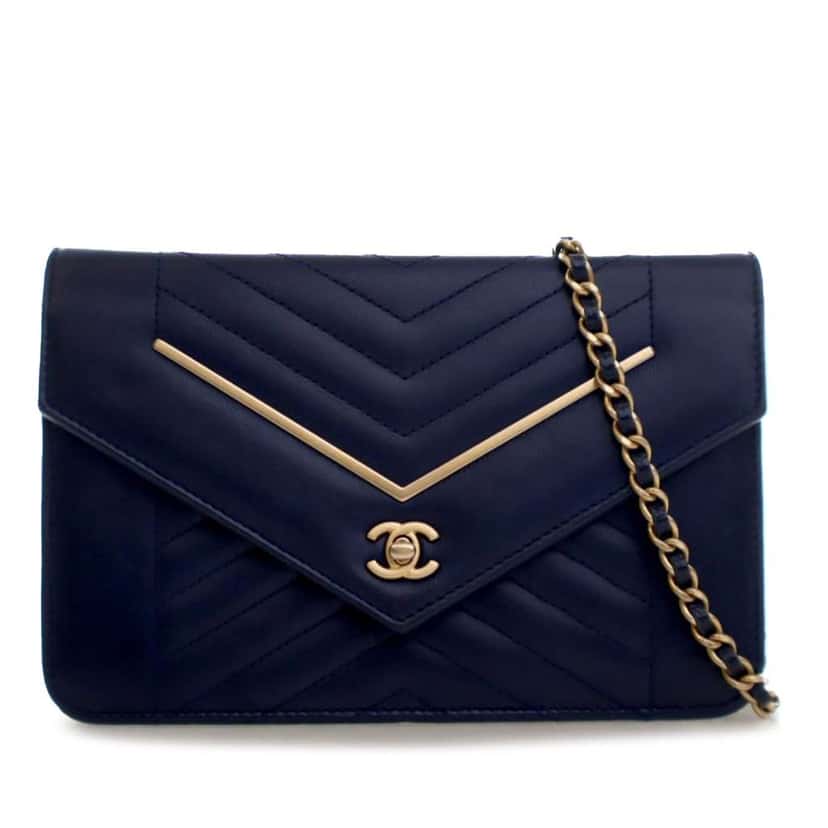 Chanel Reversed Chevron Lambskin Wallet on Chain Blue Leather Good condition - Front View