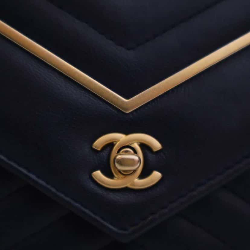 Chanel Reversed Chevron Lambskin Wallet on Chain Blue Leather Good condition - Box View