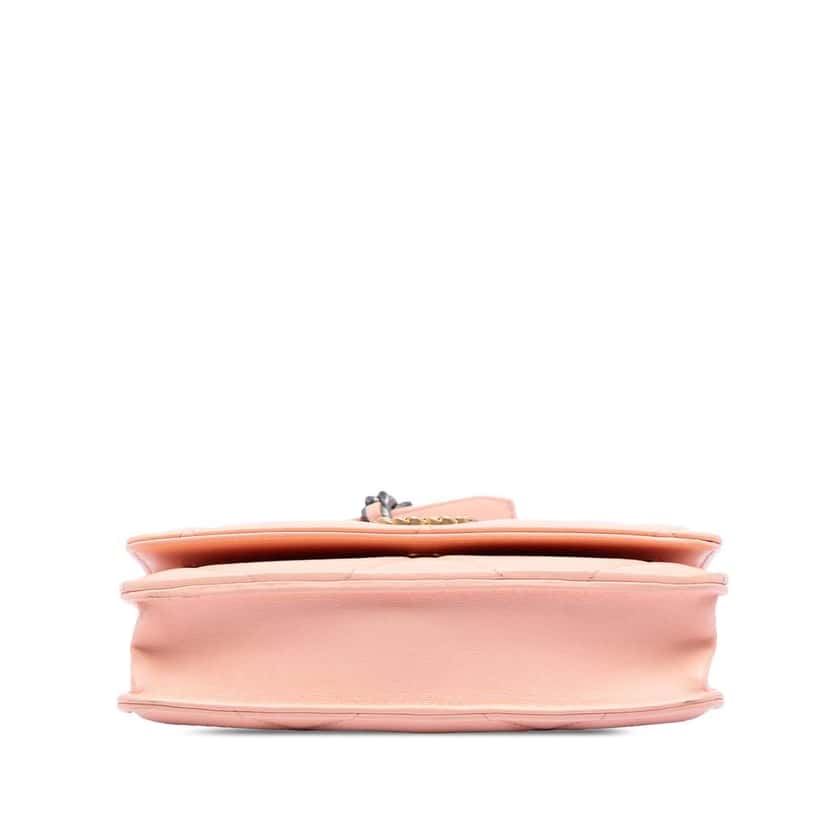 Chanel Quilted Lambskin 19 Wallet on Chain Pink Leather Very good condition - Inside View