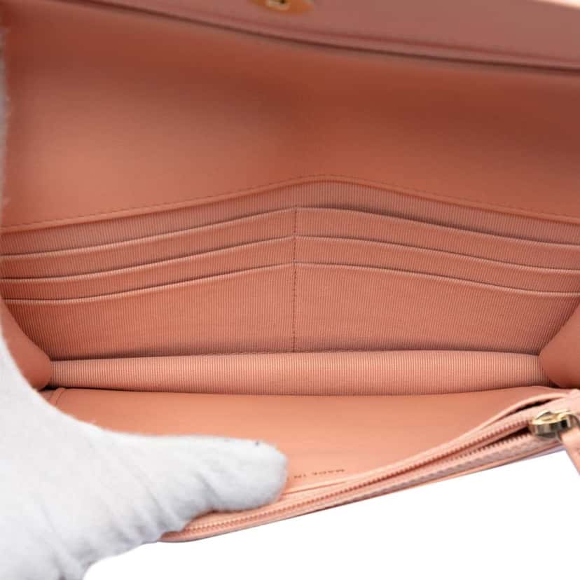 Chanel Quilted Lambskin 19 Wallet on Chain Pink Leather Very good condition - Model View