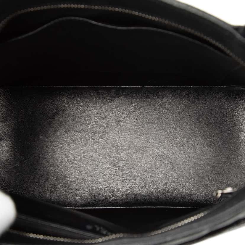 Chanel Caviar Medallion Tote Black Leather Very good condition - Model View