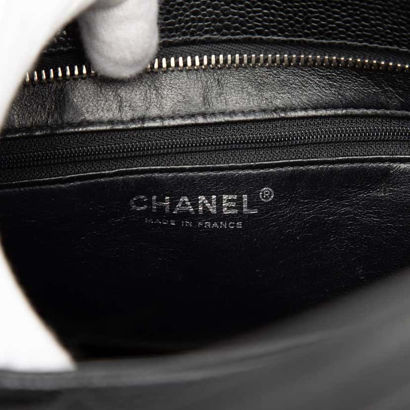 Chanel Caviar Medallion Tote Black Leather Very good condition - Box View
