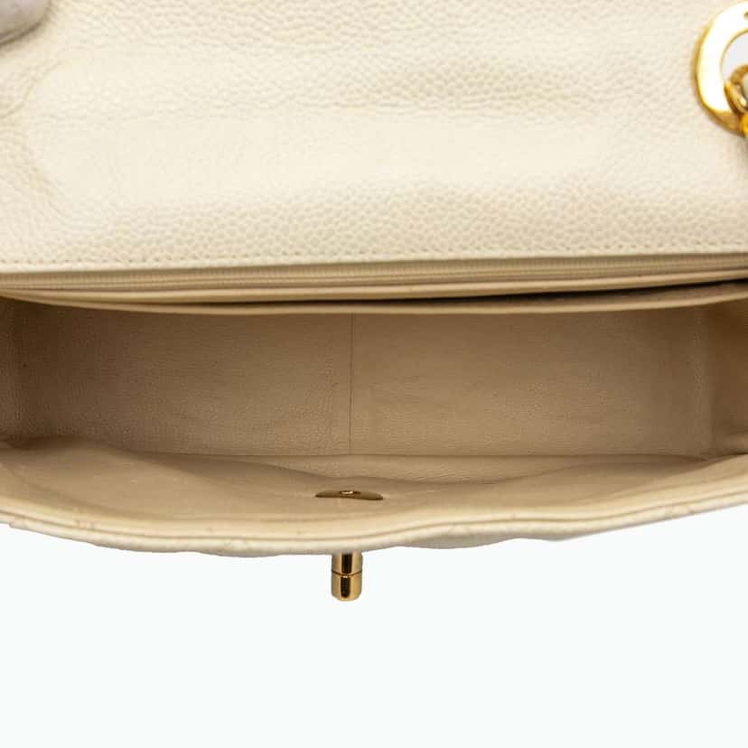 Chanel XL CC Quilted Caviar Square Single Flap Brown Leather Very good condition - Model View