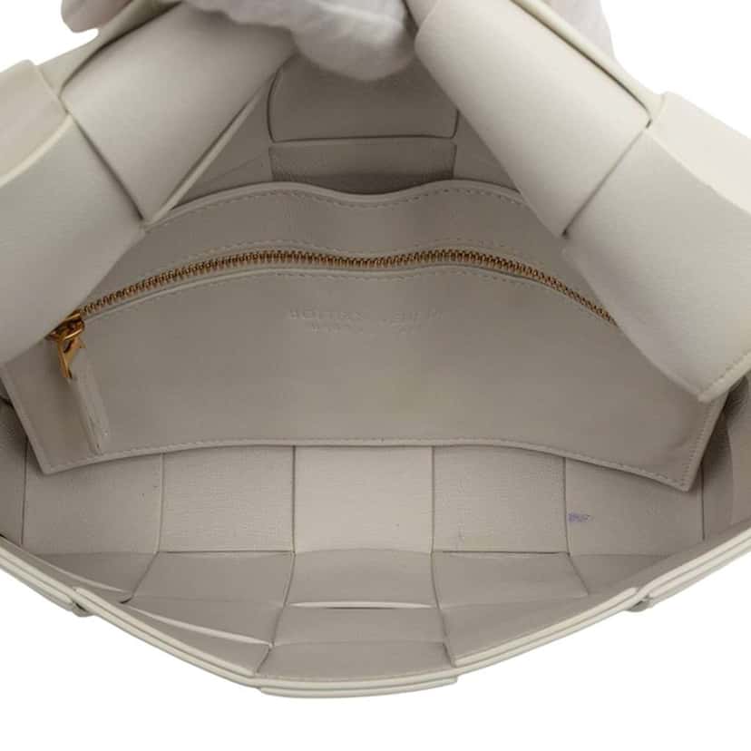 Bottega Veneta Nappa Intrecciato Cassette Crossbody White Leather Very good condition - Model View