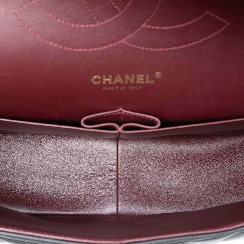 Chanel Jumbo Classic Lambskin Double Flap Black Leather Good condition - Model View