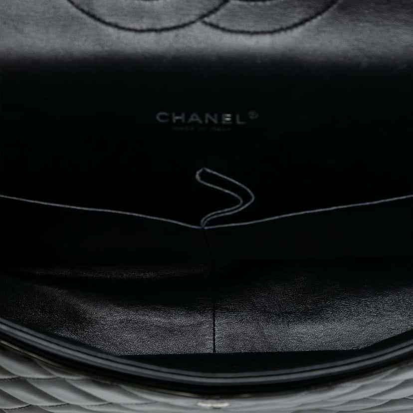 Chanel Maxi Classic Striped Patent Double Flap Black Leather Very good condition - Model View
