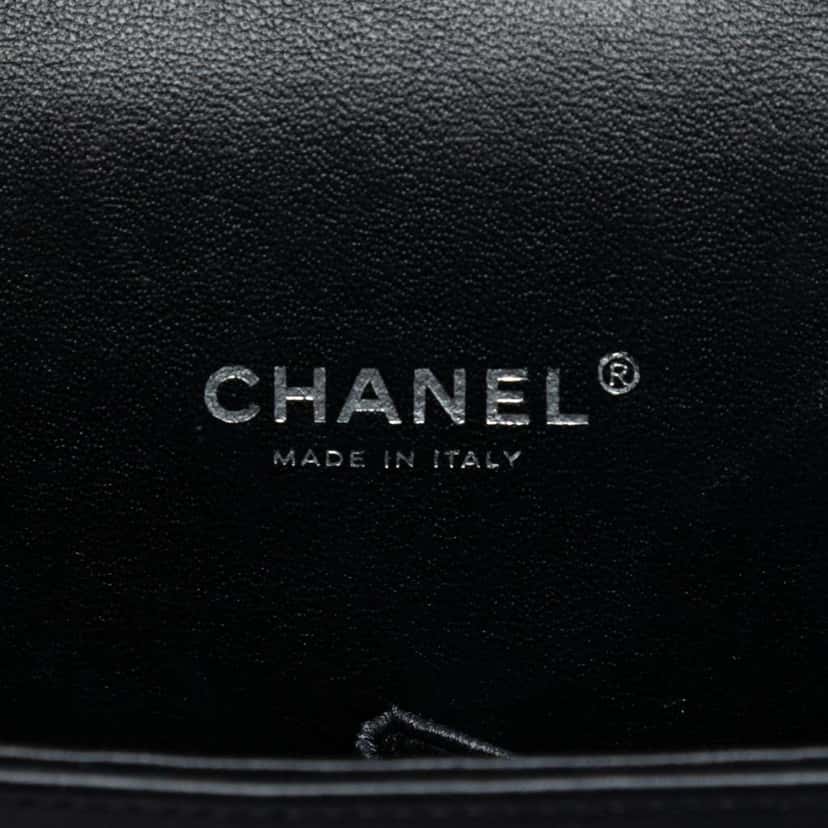 Chanel Maxi Classic Striped Patent Double Flap Black Leather Very good condition - Box View