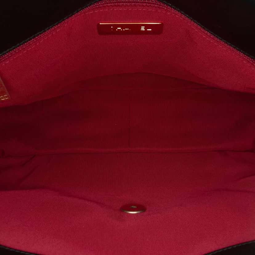 Chanel Maxi Lambskin 19 Flap Black Leather Good condition - Model View