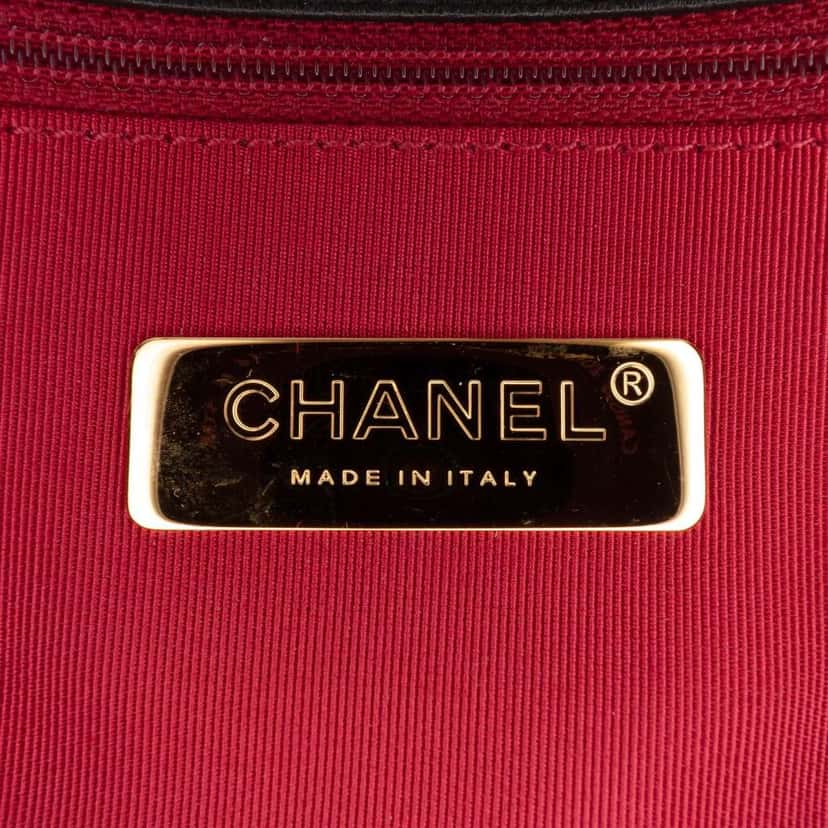 Chanel Maxi Lambskin 19 Flap Black Leather Good condition - Box View