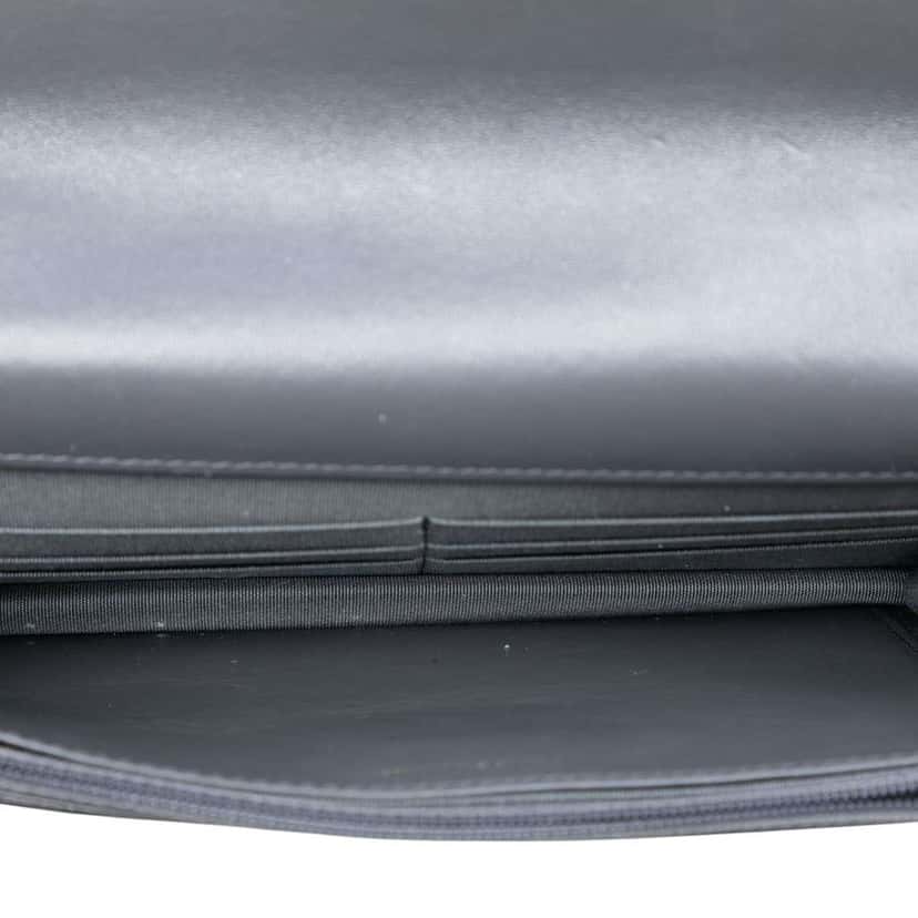 Chanel Quilted Lambskin 19 Wallet on Chain Grey Leather Good condition - Model View