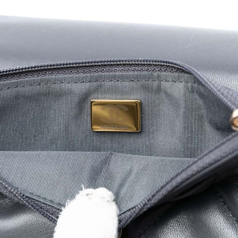 Chanel Quilted Lambskin 19 Wallet on Chain Grey Leather Good condition - Box View