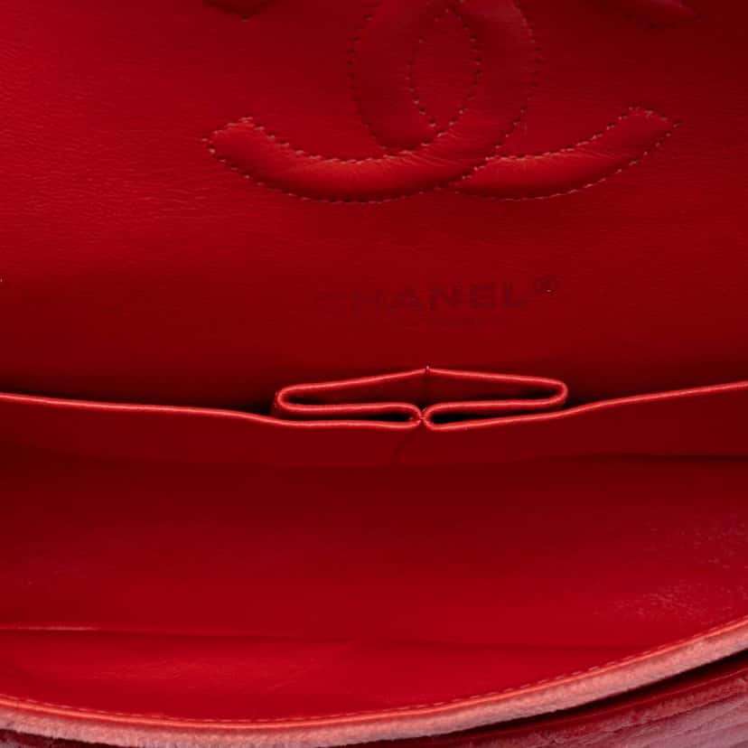 Chanel Medium Classic Velvet Double Flap Red Velvet Very good condition - Model View