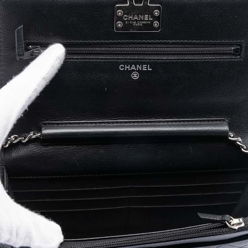Chanel Quilted Calfskin Urban Companion Wallet on Chain Black Leather Good condition - Model View