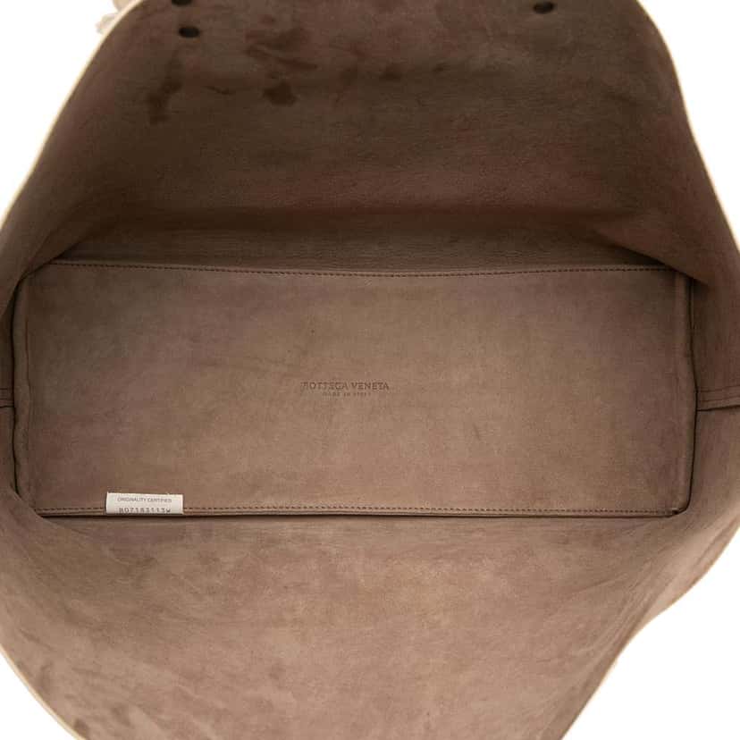 Bottega Veneta Embossed Leather Butterfly Tote White Leather Good condition - Model View