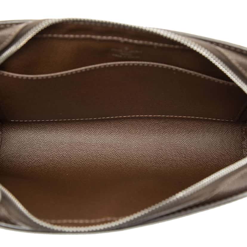 Louis Vuitton Taiga Pochette Baikal Brown Leather Good condition - Model View