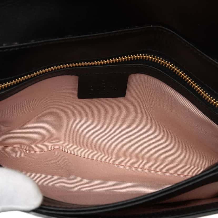 Gucci Small Leather Arli Crossbody Black Leather Good condition - Model View