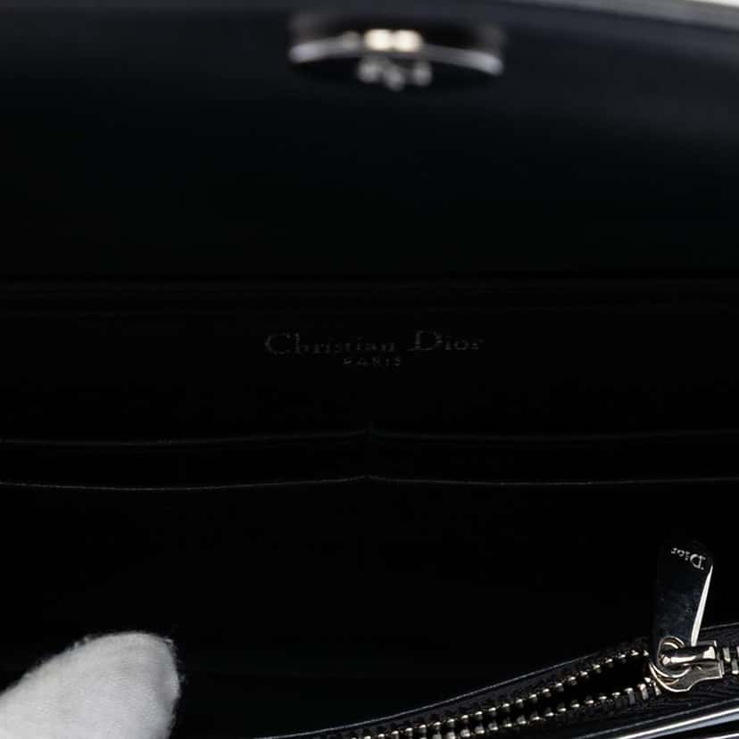 Dior Baby Patent Microcannage Diorama Crossbody Silver Leather Good condition - Model View