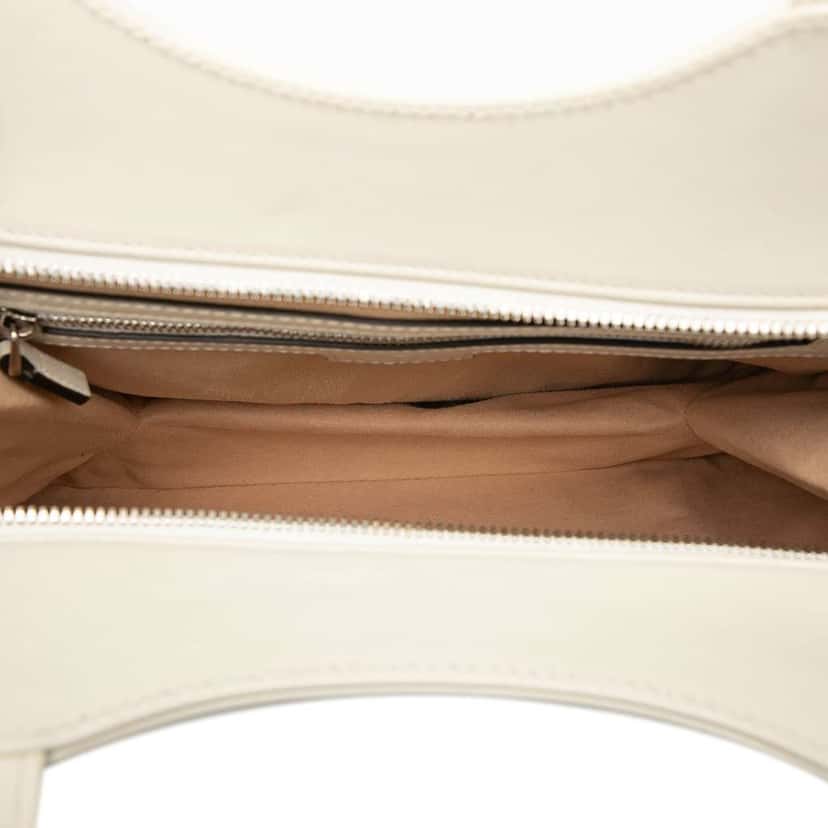 Gucci Small Leather Petite GG Tote White Leather Very good condition - Model View