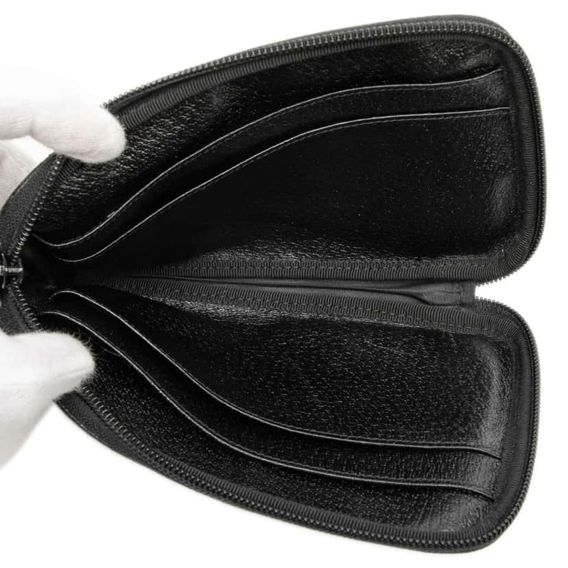 Gucci GG Canvas Crossbody Black Canvas Very good condition - Model View