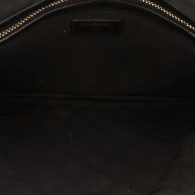 Chanel Medium Quilted Caviar Boy O Case Clutch Black Leather Very good condition - Model View