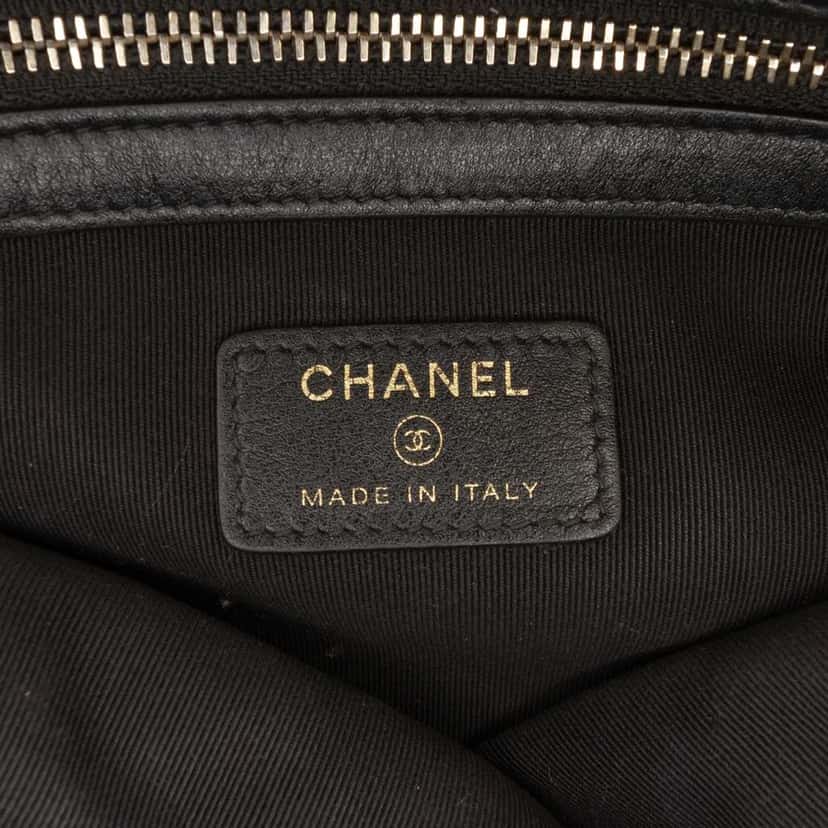 Chanel Medium Quilted Caviar Boy O Case Clutch Black Leather Very good condition - Box View