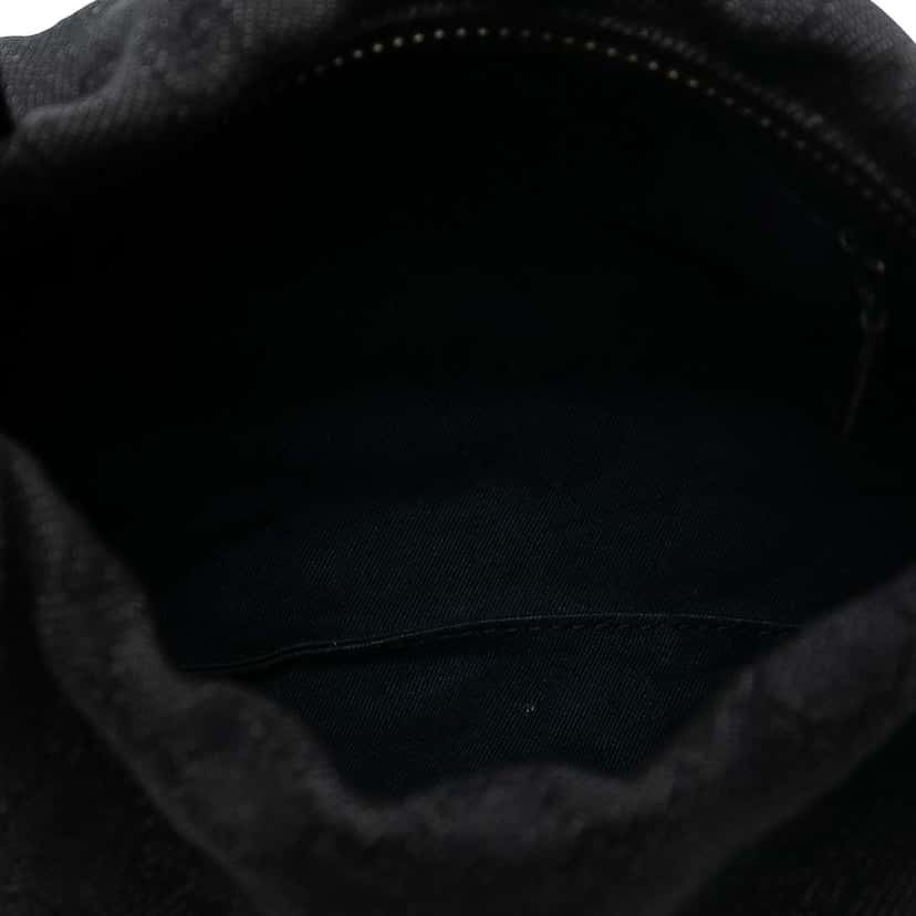 Gucci GG Denim Handbag Black Denim Very good condition - Model View