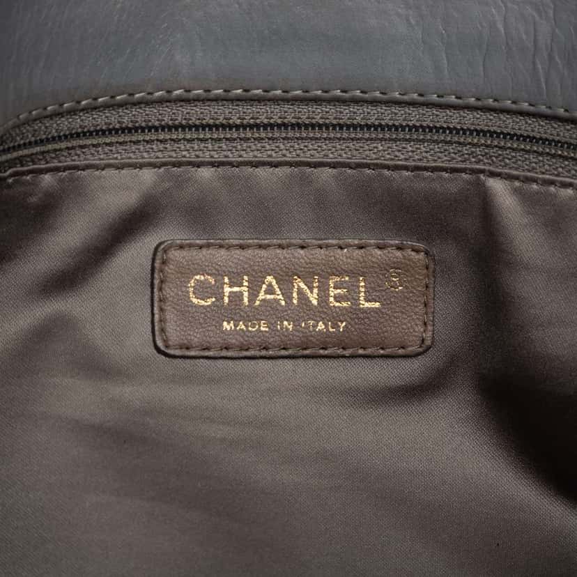 Chanel Vertical Quilted Iridescent Calfskin Mademoiselle Lock Bijoux Flap Grey Leather Good condition - Box View