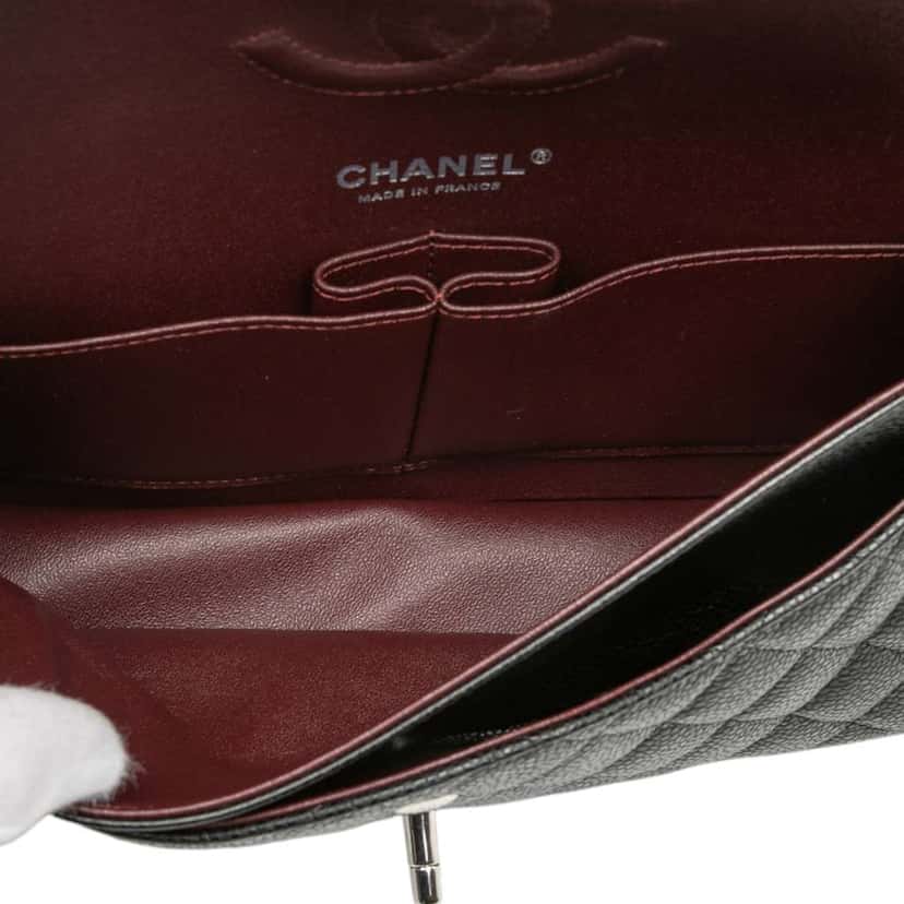 Chanel Medium Classic Caviar Double Flap Black Leather Good condition - Model View