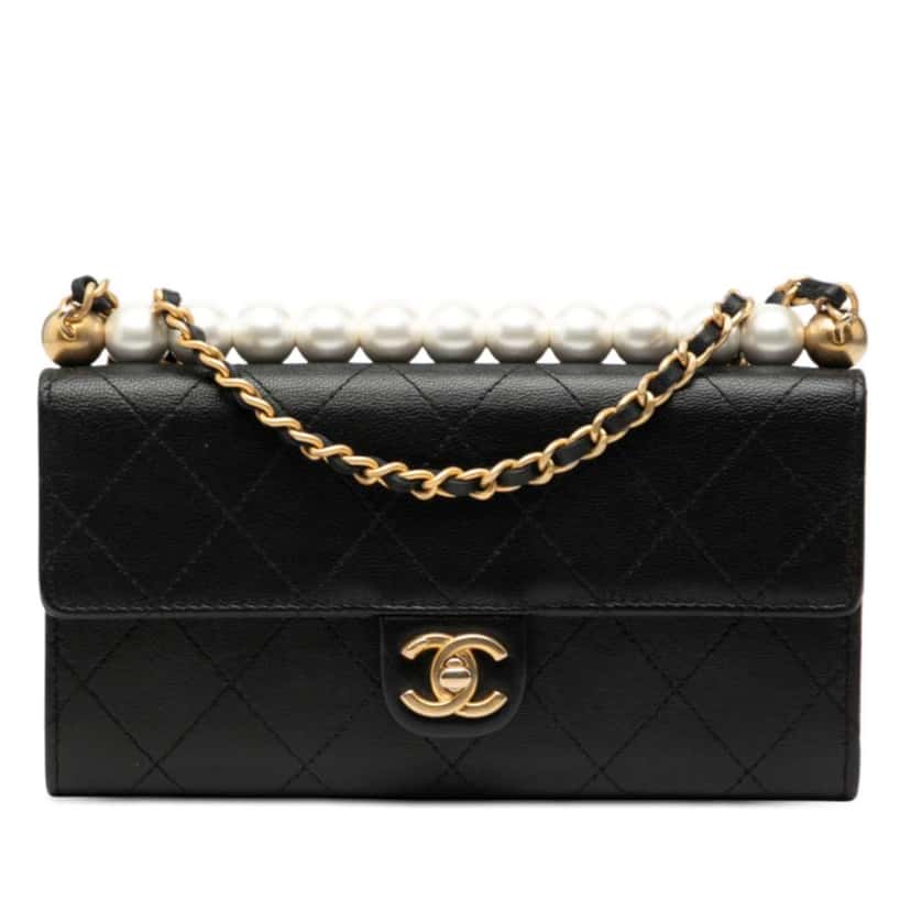 Chanel Quilted Goatskin Chic Pearls Clutch with Chain Black Leather Good condition - Front View