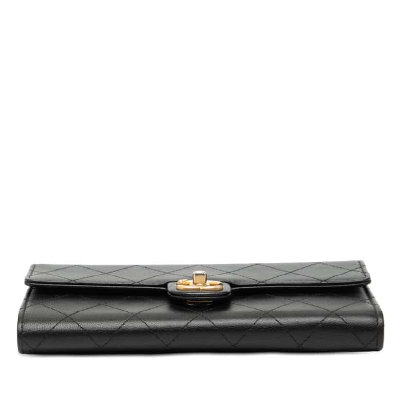 Chanel Quilted Goatskin Chic Pearls Clutch with Chain Black Leather Good condition - Inside View