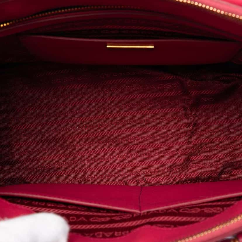 Prada Medium Saffiano Lux Galleria Double Zip Tote Pink Leather Very good condition - Model View